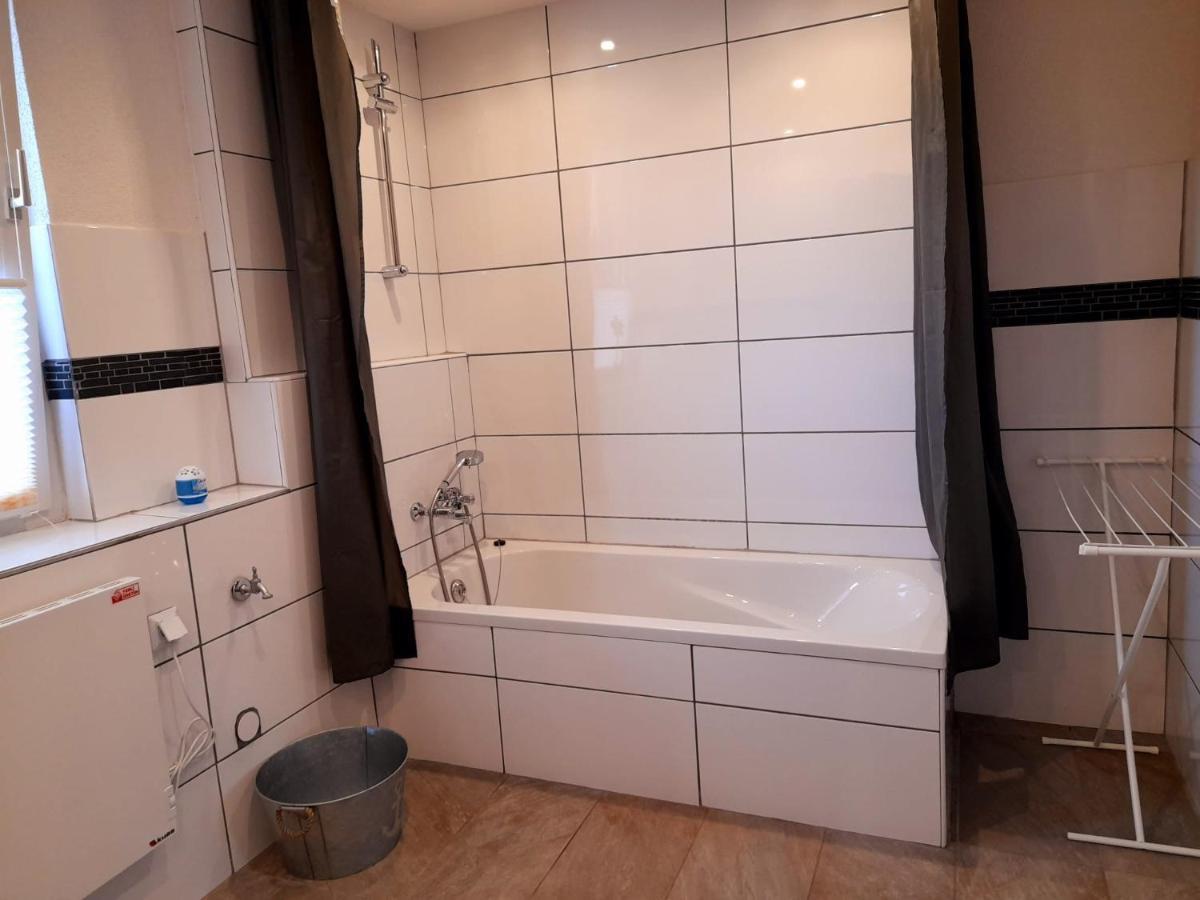 Willkommen In Dem Luftkurort Und Kaesestadt Nieheim Rennstrecke 4Km Entfernt Fewo1 Exterior photo