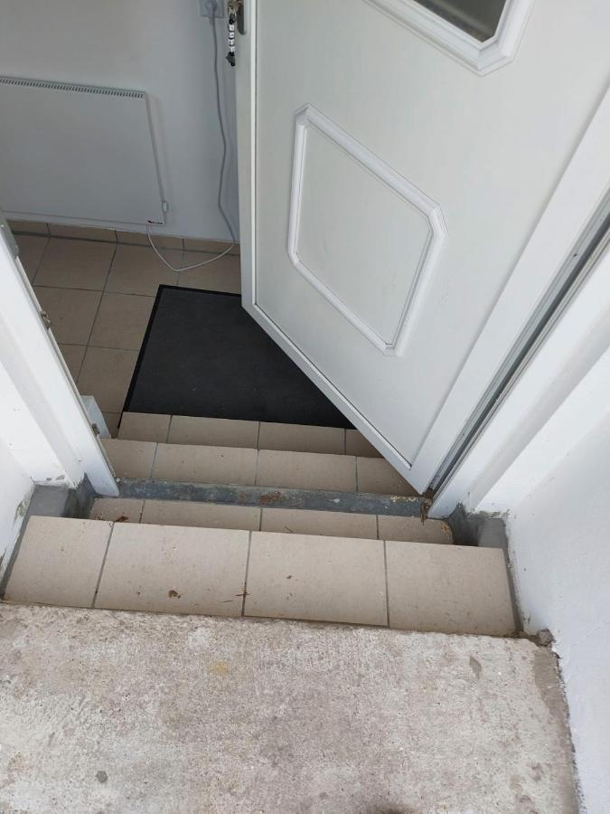 Willkommen In Dem Luftkurort Und Kaesestadt Nieheim Rennstrecke 4Km Entfernt Fewo1 Exterior photo
